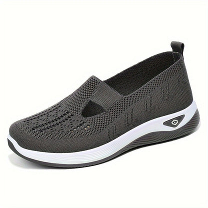 Soft-soled women's shoes that are comfortable and suitable for casual wear